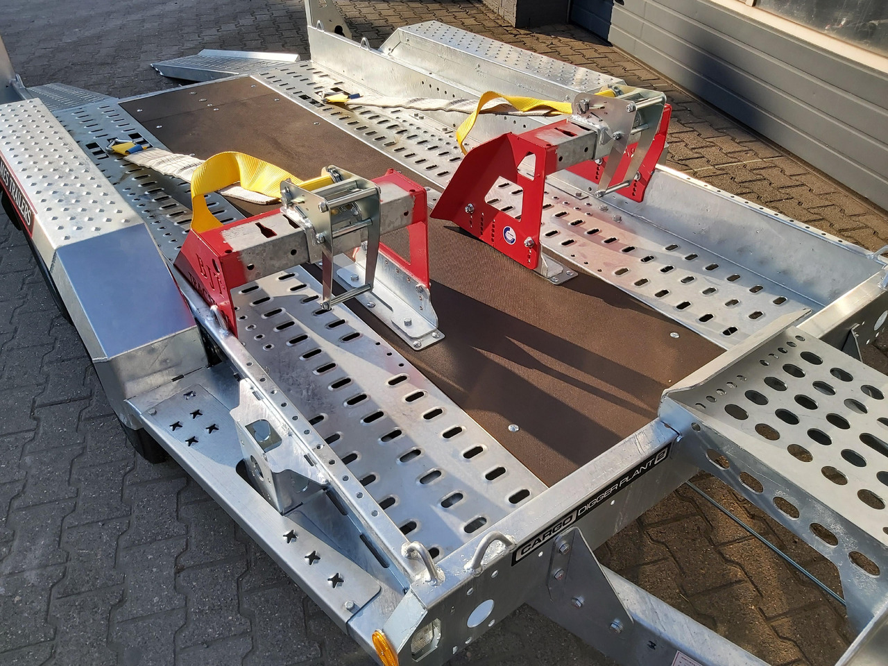 Brian James Digger Plant 543-2813-27 280x130cm Schaufelablage Rampen Trac Strap System 2700kg - Baumaschinenanhänger: das Bild 3 Brian James Digger Plant 543-2813-27 280x130cm Schaufelablage Rampen Trac Strap System 2700kg - Baumaschinenanhänger: das Bild 3