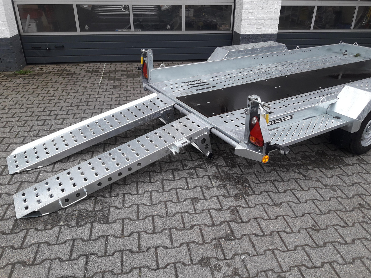 Brian James Digger Plant 543-3717-35-2 370x170cm 3500kg Rampen Reserverad 2736kg Nutzlast Aktion 24 - Baumaschinenanhänger: das Bild 3 Brian James Digger Plant 543-3717-35-2 370x170cm 3500kg Rampen Reserverad 2736kg Nutzlast Aktion 24 - Baumaschinenanhänger: das Bild 3