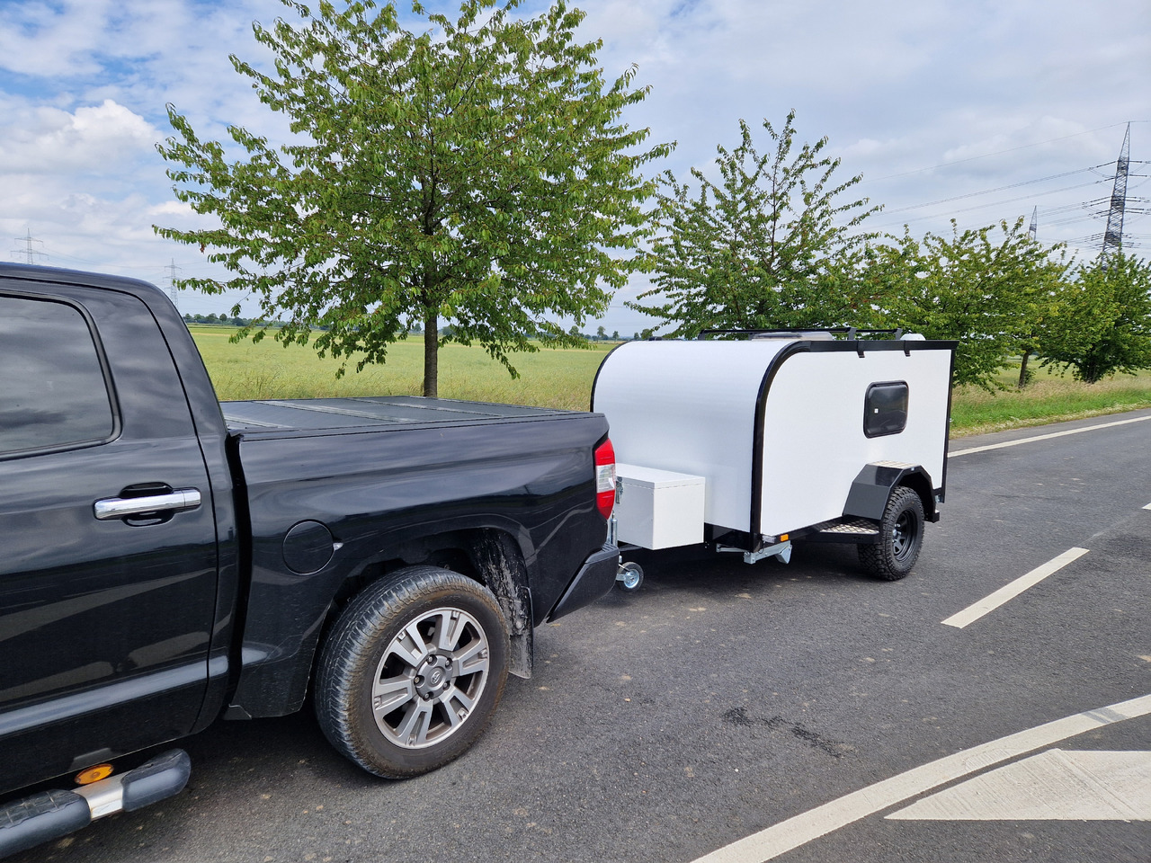 Cargo Base Camp offroad M 290x148x128cm Solar Akku 12 Volt Reeling 1350kg 100km/H - Wohnwagen: das Bild 2 Cargo Base Camp offroad M 290x148x128cm Solar Akku 12 Volt Reeling 1350kg 100km/H - Wohnwagen: das Bild 2