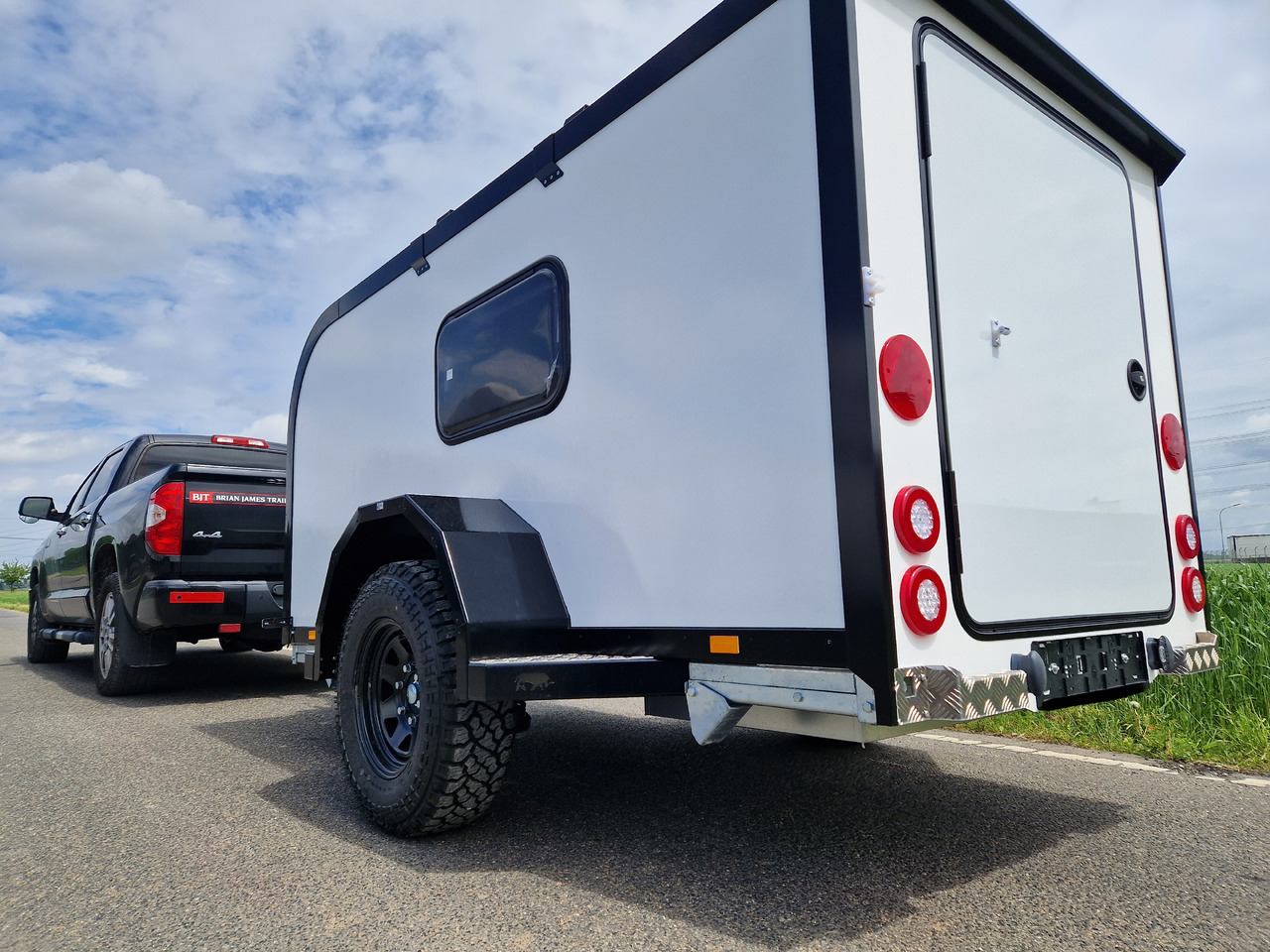 Cargo Base Camp offroad M 290x148x128cm Solar Akku 12 Volt Reeling 1350kg 100km/H - Wohnwagen: das Bild 3 Cargo Base Camp offroad M 290x148x128cm Solar Akku 12 Volt Reeling 1350kg 100km/H - Wohnwagen: das Bild 3