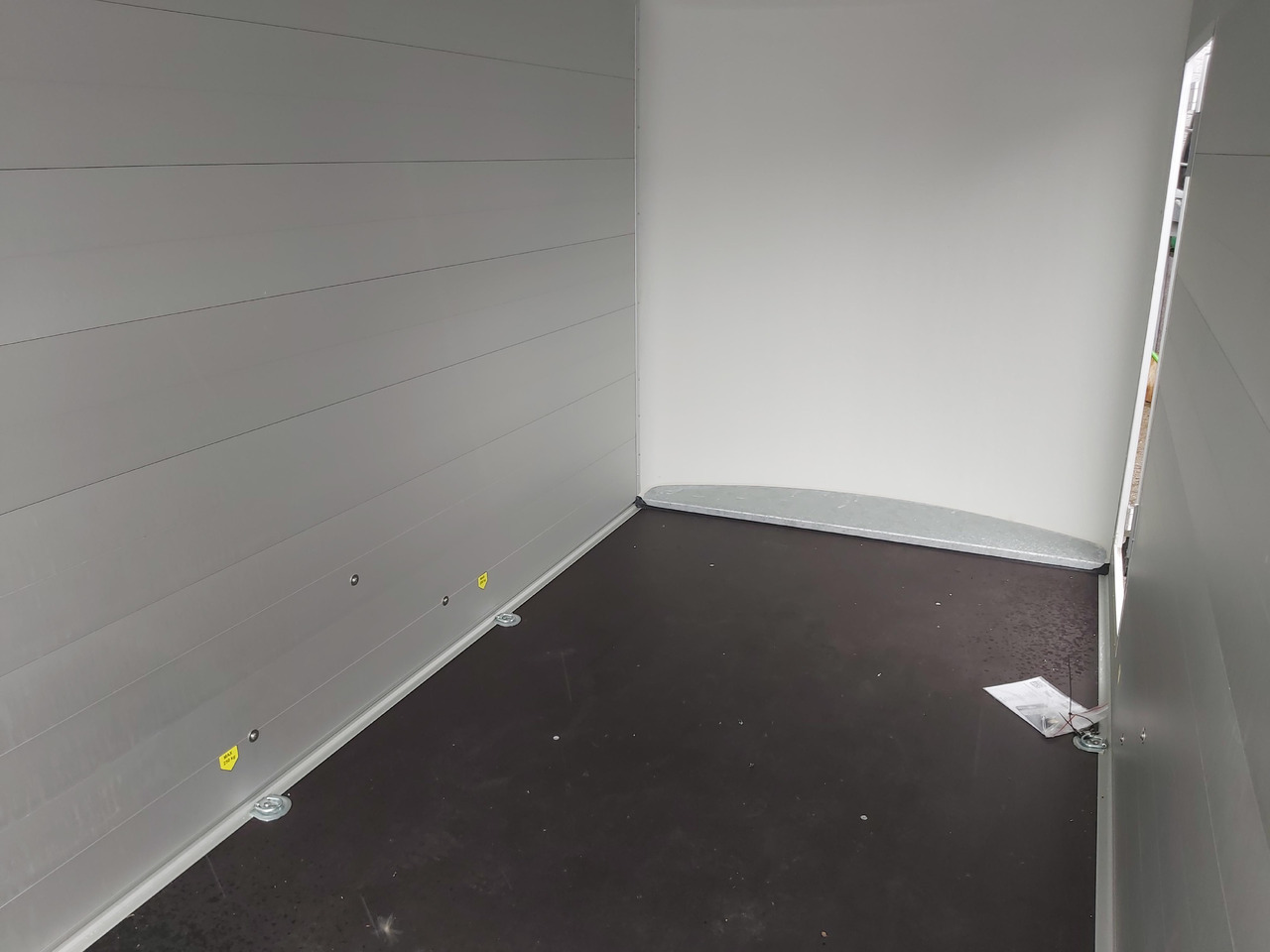 Cargo Roadster 300 300x150x184cm Alu Poly black Seitentür Alufelgen Pullman 100 km/H 1300kg – Leasing Cargo Roadster 300 300x150x184cm Alu Poly black Seitentür Alufelgen Pullman 100 km/H 1300kg: das Bild 9