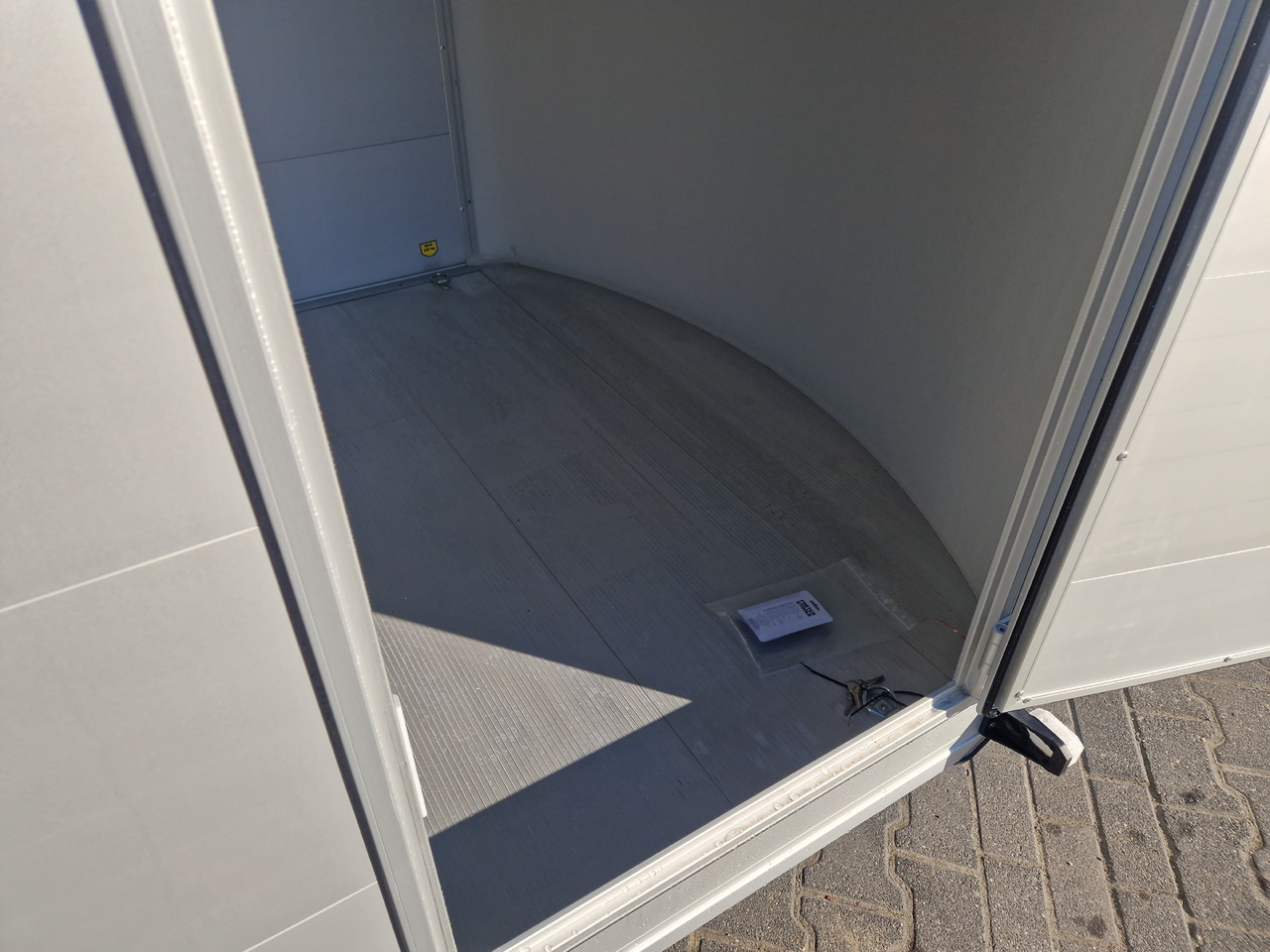 Cargo Roadster 400 312x164x184cm Alu Poly weiß Seitentür Pullman 100km/H 1300kg – Leasing Cargo Roadster 400 312x164x184cm Alu Poly weiß Seitentür Pullman 100km/H 1300kg: das Bild 14