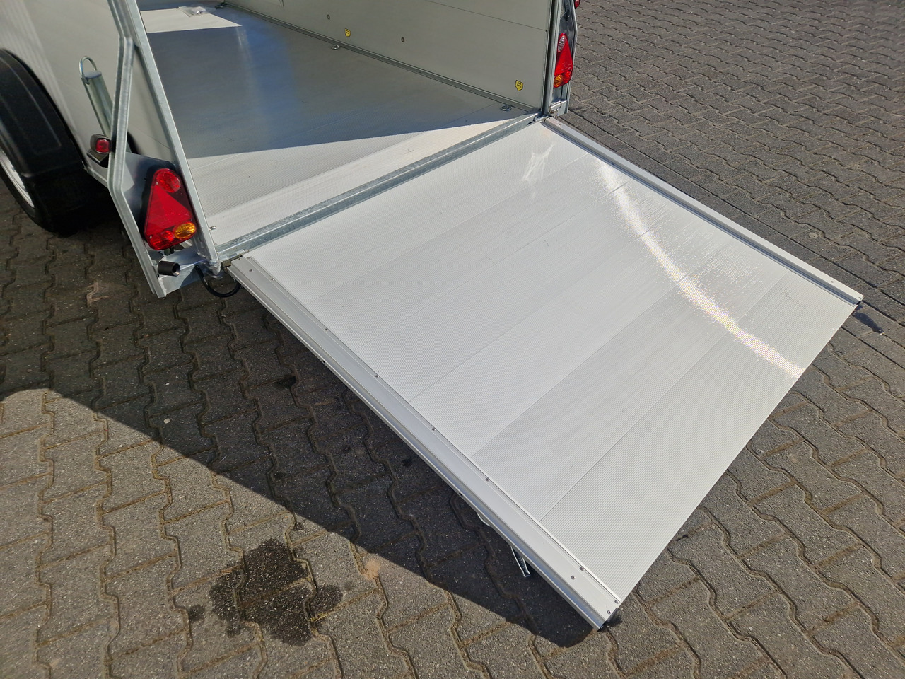 Cargo Roadster 400 312x164x184cm Alu Poly weiß Seitentür Pullman 100km/H 1300kg – Leasing Cargo Roadster 400 312x164x184cm Alu Poly weiß Seitentür Pullman 100km/H 1300kg: das Bild 12