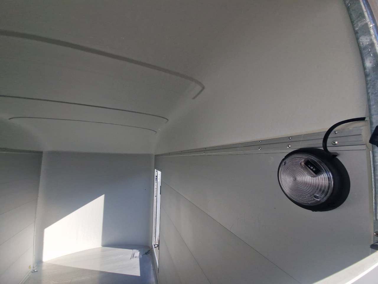 Cargo Roadster 400 312x164x184cm Alu Poly weiß Seitentür Pullman 100km/H 1300kg – Leasing Cargo Roadster 400 312x164x184cm Alu Poly weiß Seitentür Pullman 100km/H 1300kg: das Bild 7