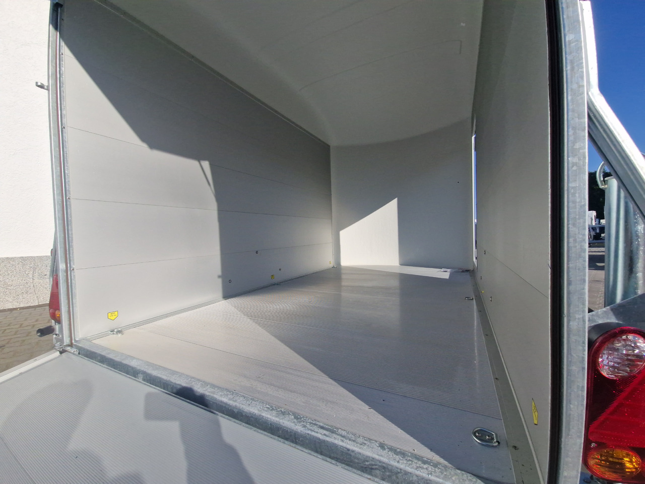 Cargo Roadster 400 312x164x184cm Alu Poly weiß Seitentür Pullman 100km/H 1300kg – Leasing Cargo Roadster 400 312x164x184cm Alu Poly weiß Seitentür Pullman 100km/H 1300kg: das Bild 10