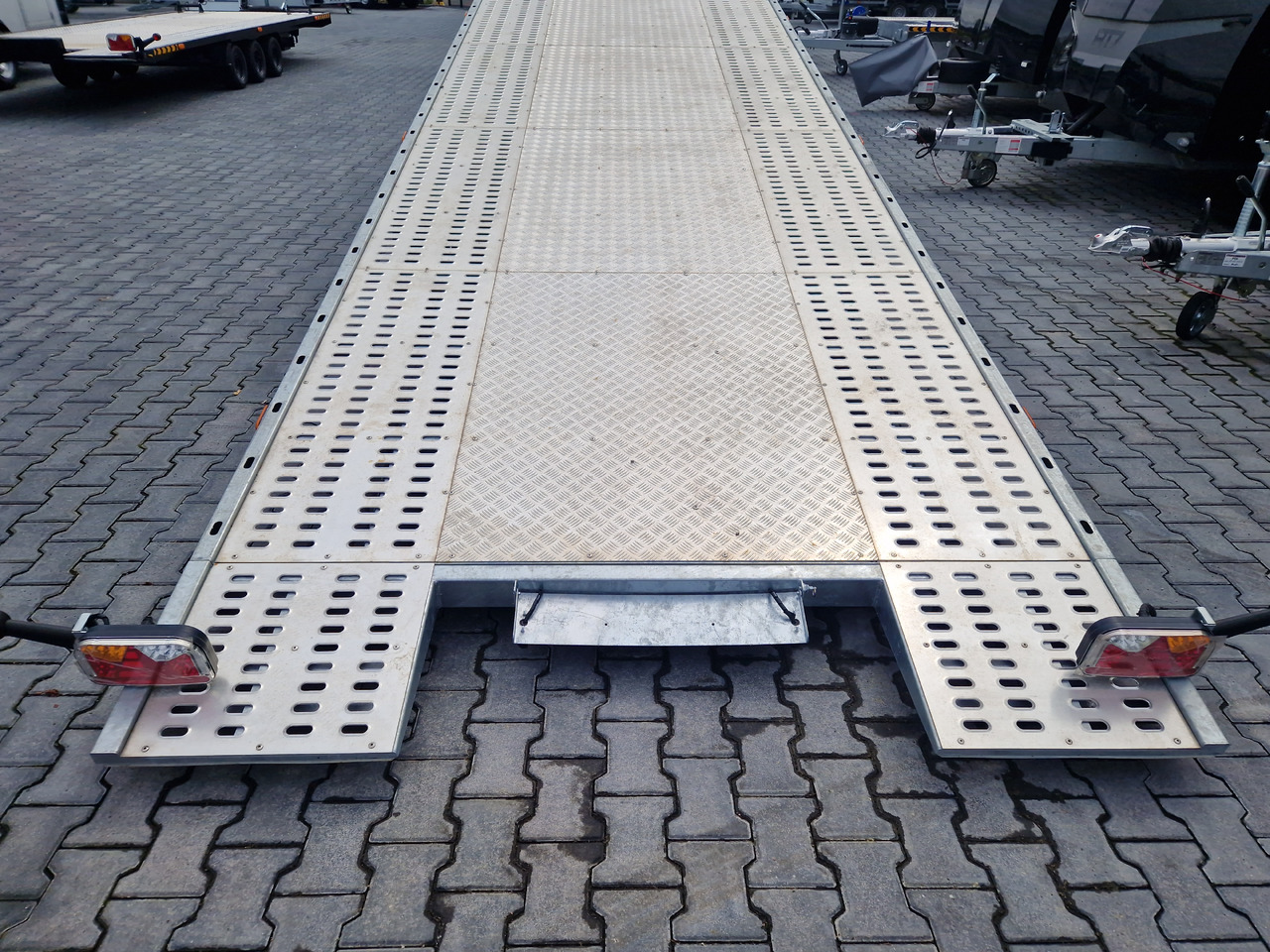 Cartrailer Expert 3560 easyload 600x216cm hydr. kippbar Winde Resrad Premium Tridem 100km/H 3500kg - Autotransporter Anhänger: das Bild 3 Cartrailer Expert 3560 easyload 600x216cm hydr. kippbar Winde Resrad Premium Tridem 100km/H 3500kg - Autotransporter Anhänger: das Bild 3