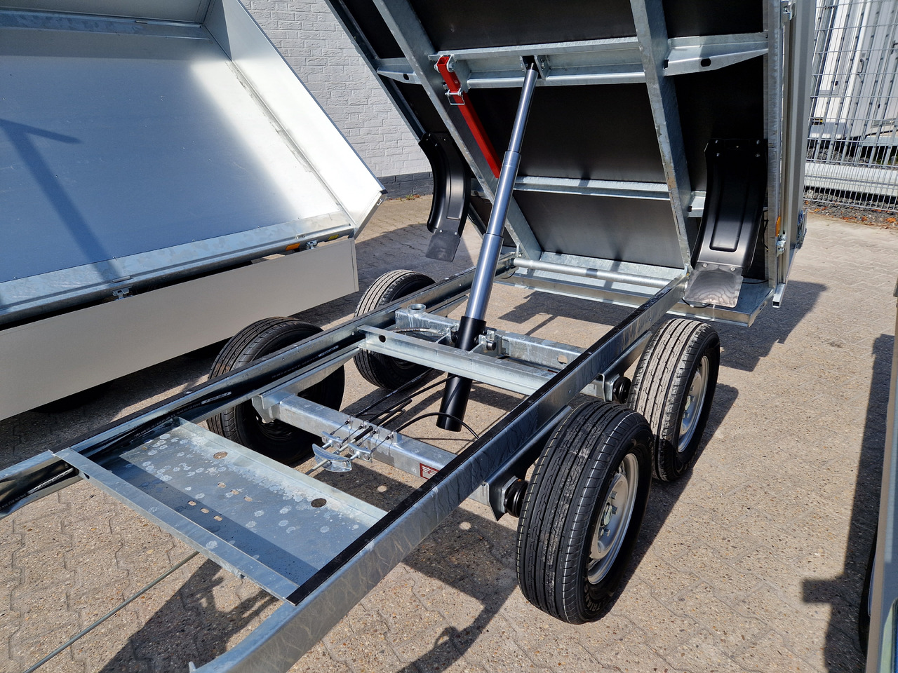 Cheval Liberte Debon Kipper PW 1.2 20 ECO 306x155x30cm 2000kg Modell 2024 - Kipper Anhänger: das Bild 4 Cheval Liberte Debon Kipper PW 1.2 20 ECO 306x155x30cm 2000kg Modell 2024 - Kipper Anhänger: das Bild 4