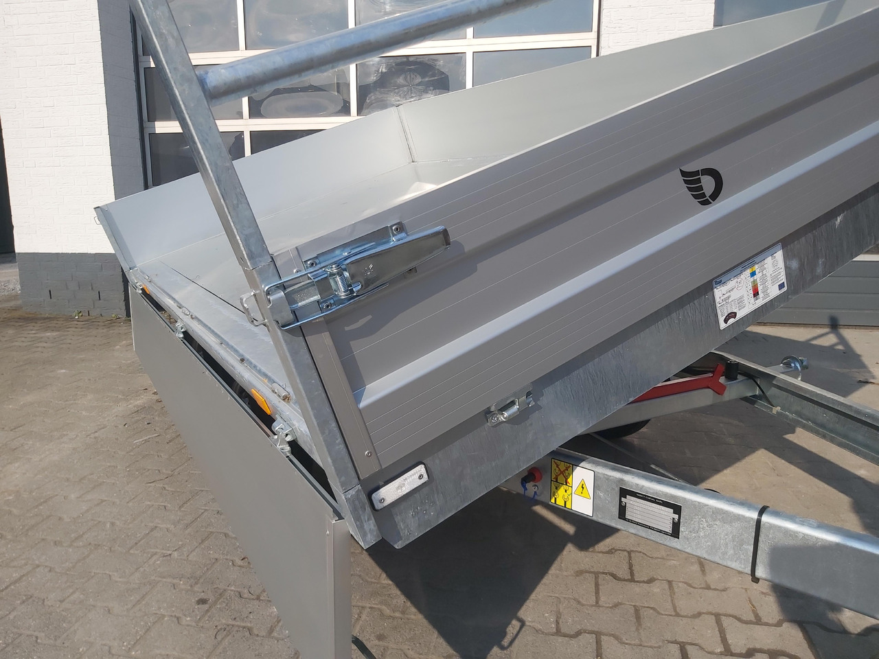 Cheval Liberte Debon Kipper PW 2.4 Basic Elektro 305x180x35cm 2600kg Modell 2024 - Kipper Anhänger: das Bild 3 Cheval Liberte Debon Kipper PW 2.4 Basic Elektro 305x180x35cm 2600kg Modell 2024 - Kipper Anhänger: das Bild 3