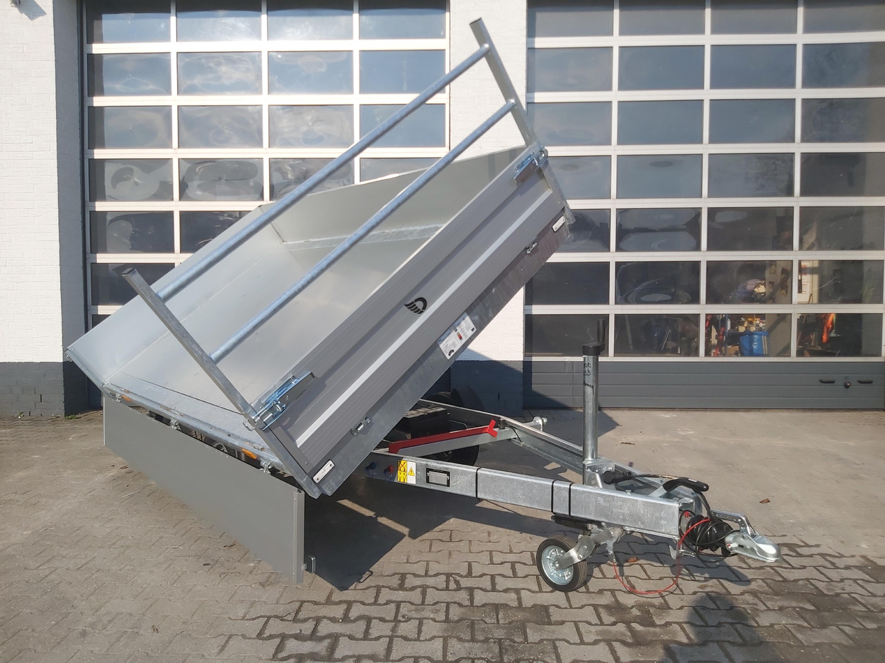 Cheval Liberte Debon Kipper PW 2.4 Basic Elektro 305x180x35cm 2600kg Modell 2024 - Kipper Anhänger: das Bild 2 Cheval Liberte Debon Kipper PW 2.4 Basic Elektro 305x180x35cm 2600kg Modell 2024 - Kipper Anhänger: das Bild 2