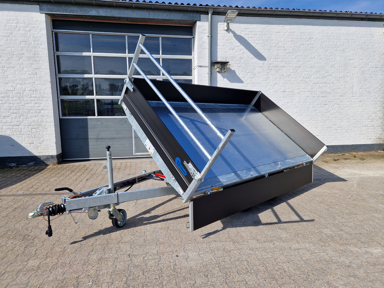 Cheval Liberte Kipper PW 3.3 35 black 330x180x35cm Elektro 3500kg Modell 09.2024 - Kipper Anhänger: das Bild 2 Cheval Liberte Kipper PW 3.3 35 black 330x180x35cm Elektro 3500kg Modell 09.2024 - Kipper Anhänger: das Bild 2