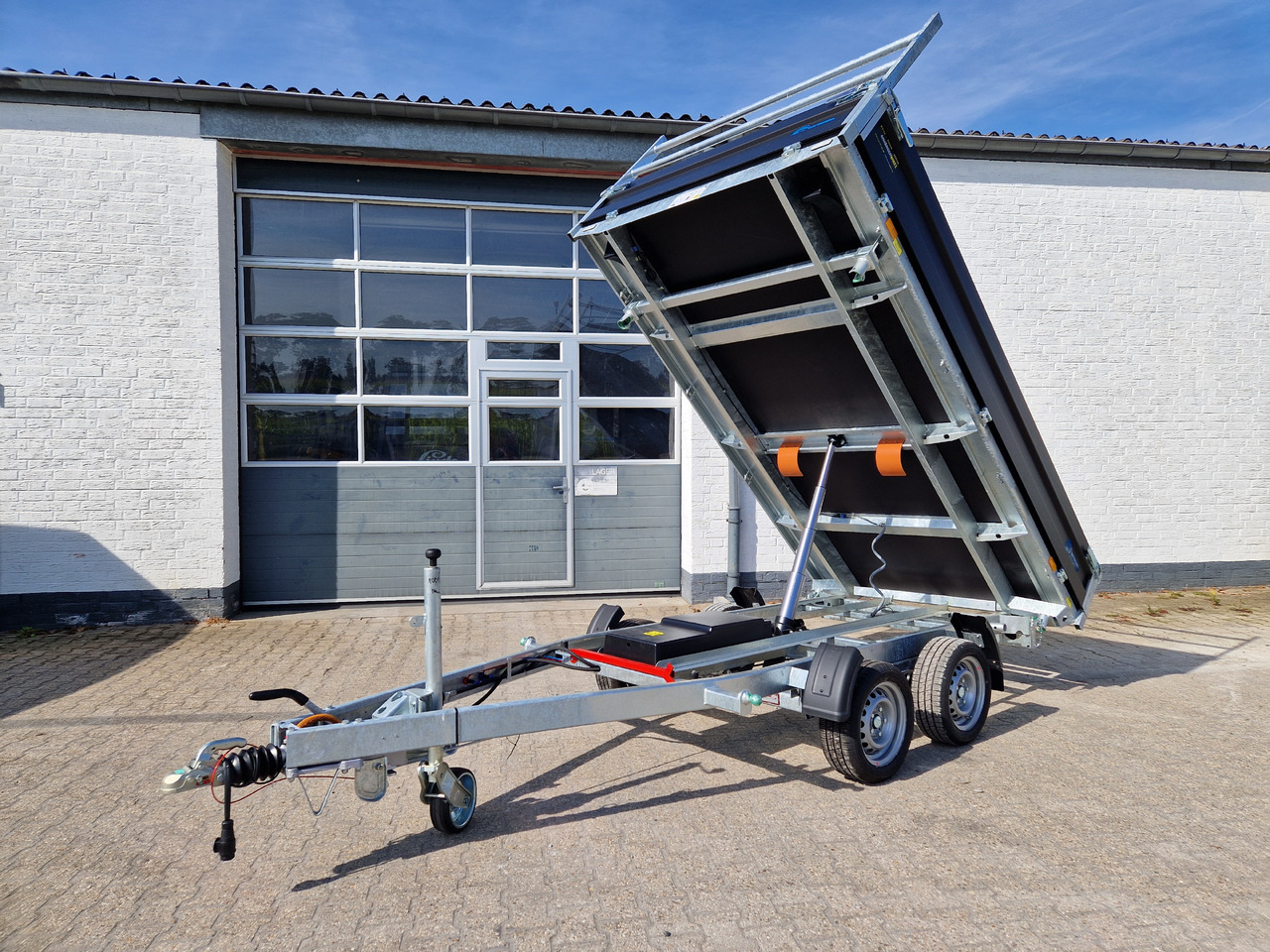 Cheval Liberte Kipper PW 3.3 35 black 330x180x35cm Elektro 3500kg Modell 09.2024 - Kipper Anhänger: das Bild 3 Cheval Liberte Kipper PW 3.3 35 black 330x180x35cm Elektro 3500kg Modell 09.2024 - Kipper Anhänger: das Bild 3