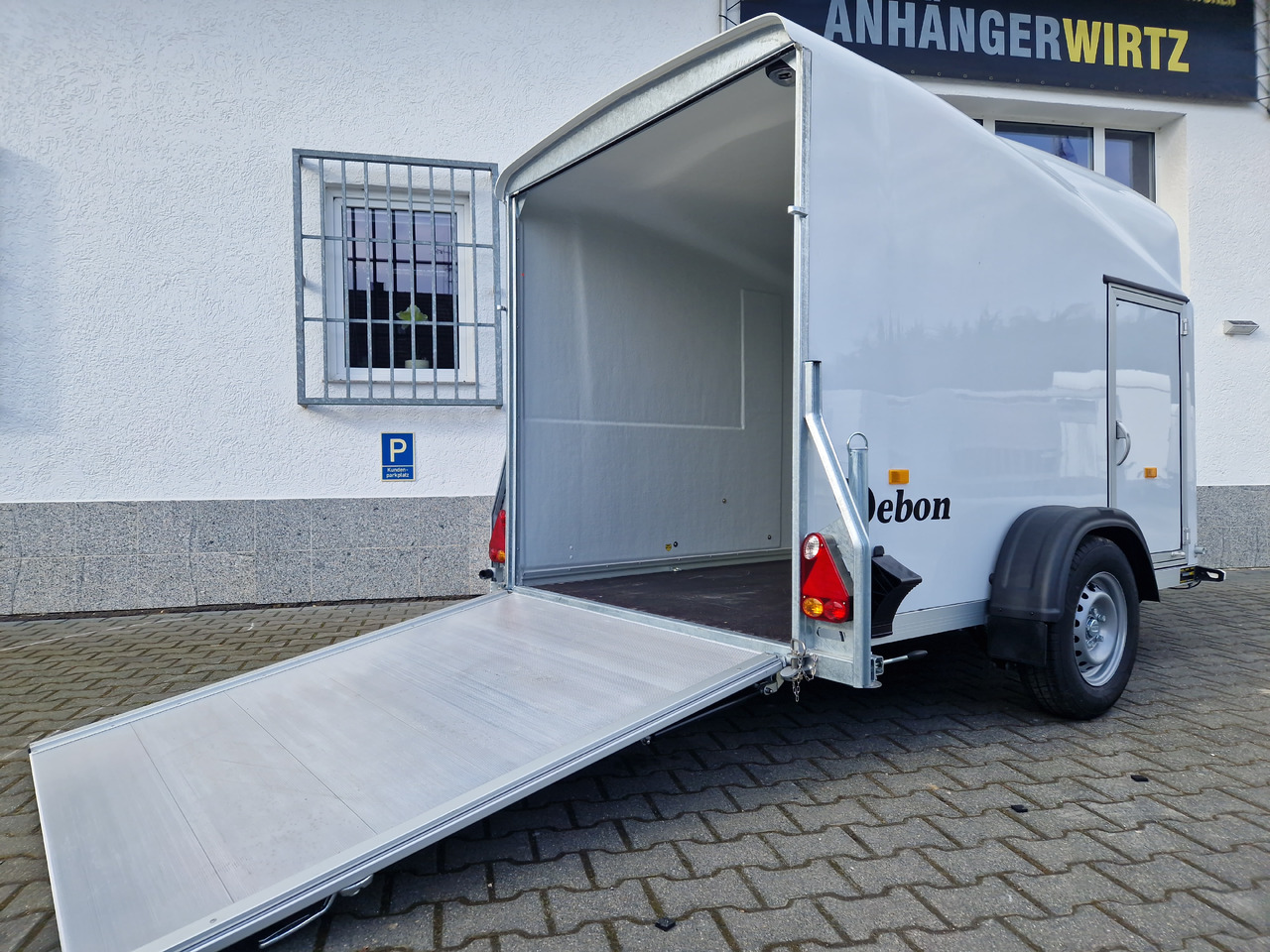 Debon Cargo 1300 300x152x168cm white Seitentür Pullman II 100km/H 1300kg Modell 2025 - Koffer Anhänger: das Bild 5 Debon Cargo 1300 300x152x168cm white Seitentür Pullman II 100km/H 1300kg Modell 2025 - Koffer Anhänger: das Bild 5
