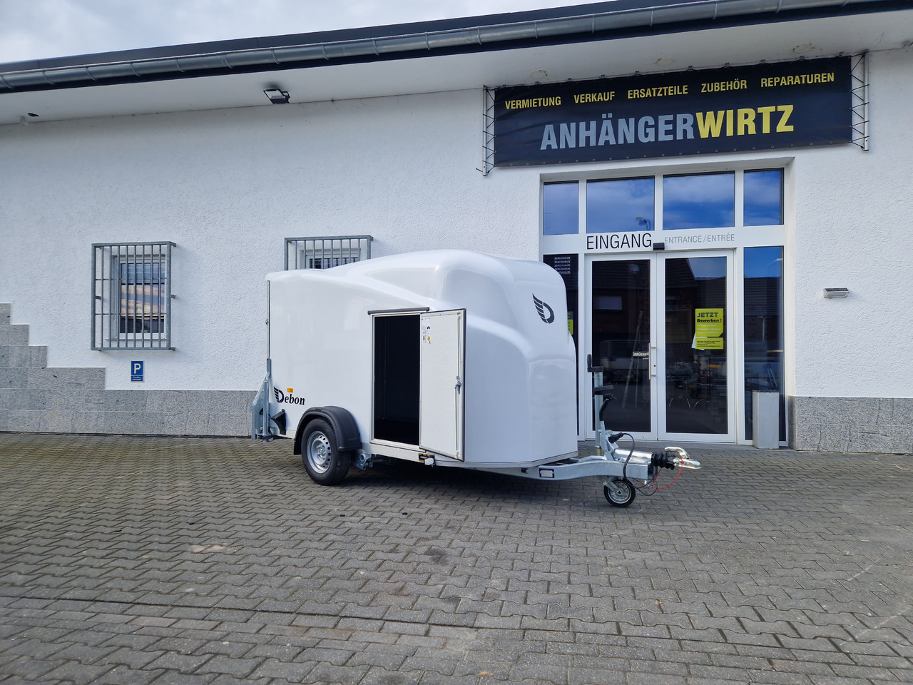 Debon Cargo 1300 300x152x168cm white Seitentür Pullman II 100km/H 1300kg Modell 2025 - Koffer Anhänger: das Bild 3 Debon Cargo 1300 300x152x168cm white Seitentür Pullman II 100km/H 1300kg Modell 2025 - Koffer Anhänger: das Bild 3