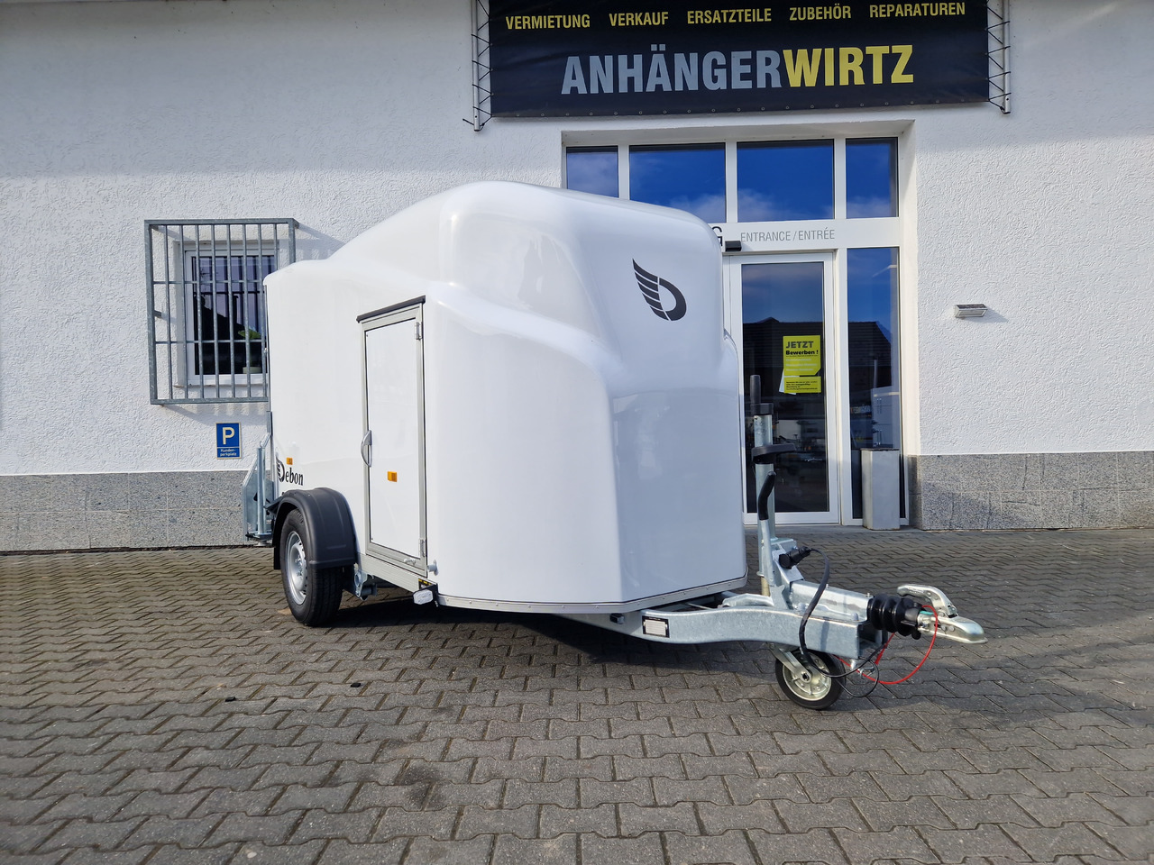 Debon Cargo 1300 300x152x168cm white Seitentür Pullman II 100km/H 1300kg Modell 2025 - Koffer Anhänger: das Bild 1 Debon Cargo 1300 300x152x168cm white Seitentür Pullman II 100km/H 1300kg Modell 2025 - Koffer Anhänger: das Bild 1