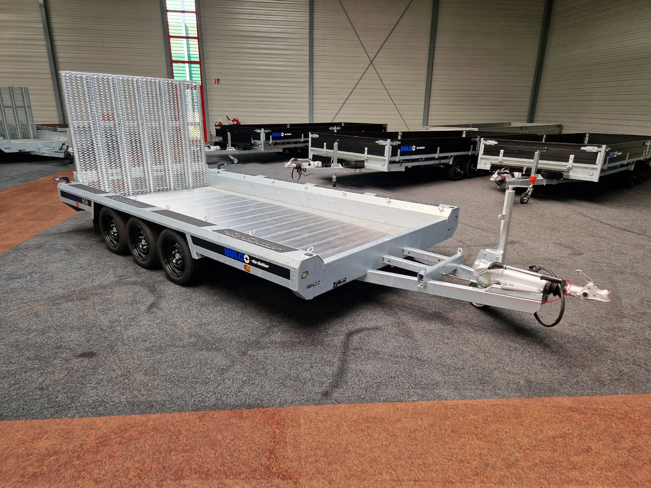 HULCO TERRAX-3 Go Getter Aluboden 394x180x27cm Heckrampe 150cm LED Tridem 3500kg - Baumaschinenanhänger: das Bild 4 HULCO TERRAX-3 Go Getter Aluboden 394x180x27cm Heckrampe 150cm LED Tridem 3500kg - Baumaschinenanhänger: das Bild 4