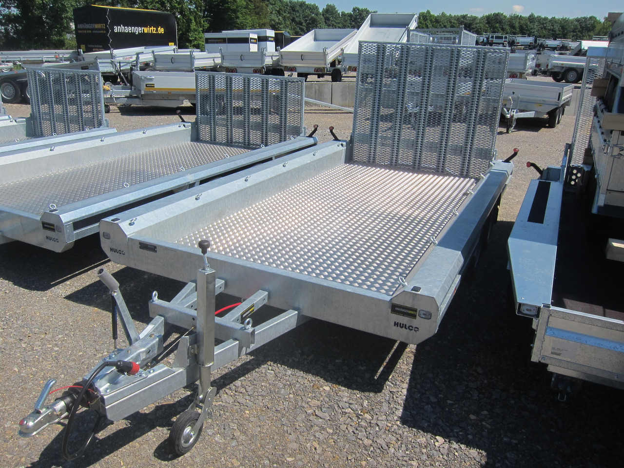 HULCO TERRAX Aluboden 394x180x27cm Heckrampe 150cm (XL) 3000kg - Baumaschinenanhänger: das Bild 1 HULCO TERRAX Aluboden 394x180x27cm Heckrampe 150cm (XL) 3000kg - Baumaschinenanhänger: das Bild 1