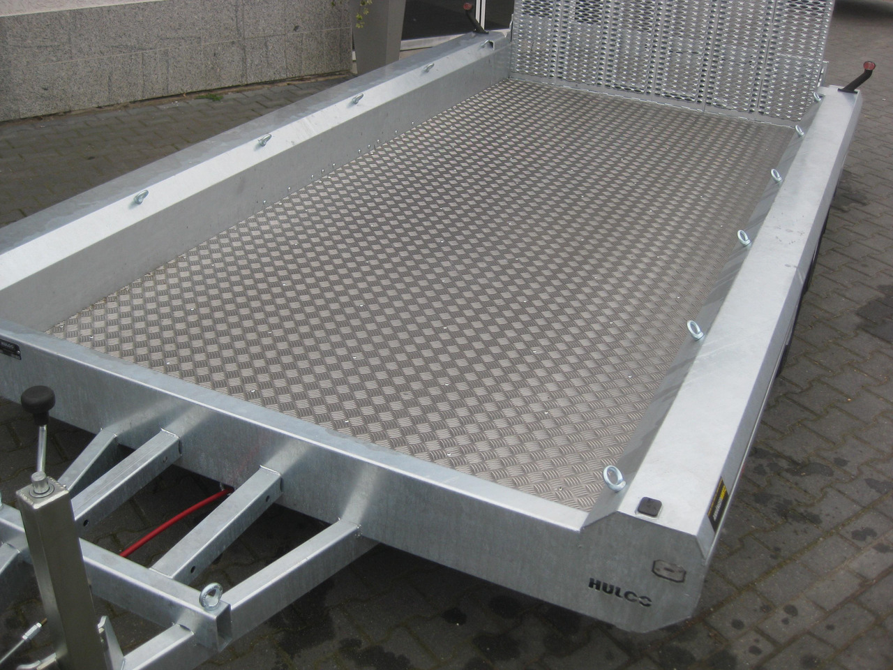 HULCO TERRAX Aluboden 394x180x27cm Heckrampe 150cm (XL) 3500kg - Baumaschinenanhänger: das Bild 5 HULCO TERRAX Aluboden 394x180x27cm Heckrampe 150cm (XL) 3500kg - Baumaschinenanhänger: das Bild 5