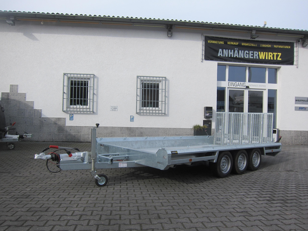 HULCO TERRAX Aluboden 394x188x27cm Heckrampe 100cm Tridem (XL) 3500kg - Baumaschinenanhänger: das Bild 2 HULCO TERRAX Aluboden 394x188x27cm Heckrampe 100cm Tridem (XL) 3500kg - Baumaschinenanhänger: das Bild 2