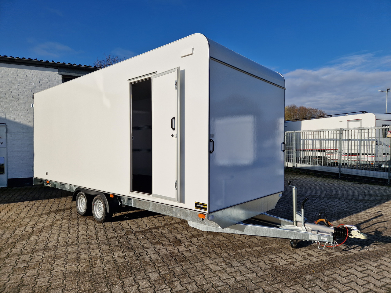 Hochlader Koffer TFSP 600T.00 600x220x220cm aero Zurrsys. Seitentür IL 13" (XXXL+) 3500kg - Koffer Anhänger: das Bild 1 Hochlader Koffer TFSP 600T.00 600x220x220cm aero Zurrsys. Seitentür IL 13" (XXXL+) 3500kg - Koffer Anhänger: das Bild 1
