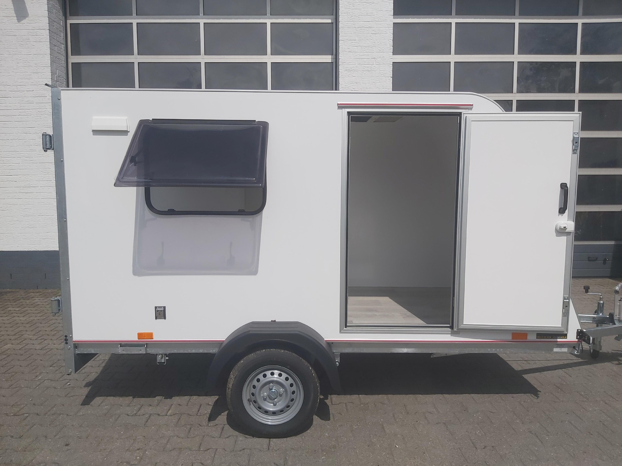 Kargo Camp TFS S Midi 320x150x150cm aero Seitentür Fenster Strom 230V (S) 750kg gebremst Modell 22 - Wohnwagen: das Bild 4 Kargo Camp TFS S Midi 320x150x150cm aero Seitentür Fenster Strom 230V (S) 750kg gebremst Modell 22 - Wohnwagen: das Bild 4