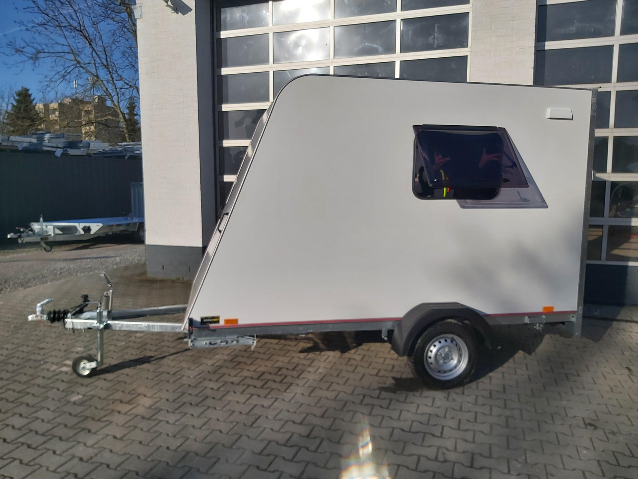 Kargo Camp TFS S Midi+ 320x150x180cm aero Seitentür Rampe Fenster+ 230V 12V 750kg Bremse 100km/H - Wohnwagen: das Bild 3 Kargo Camp TFS S Midi+ 320x150x180cm aero Seitentür Rampe Fenster+ 230V 12V 750kg Bremse 100km/H - Wohnwagen: das Bild 3