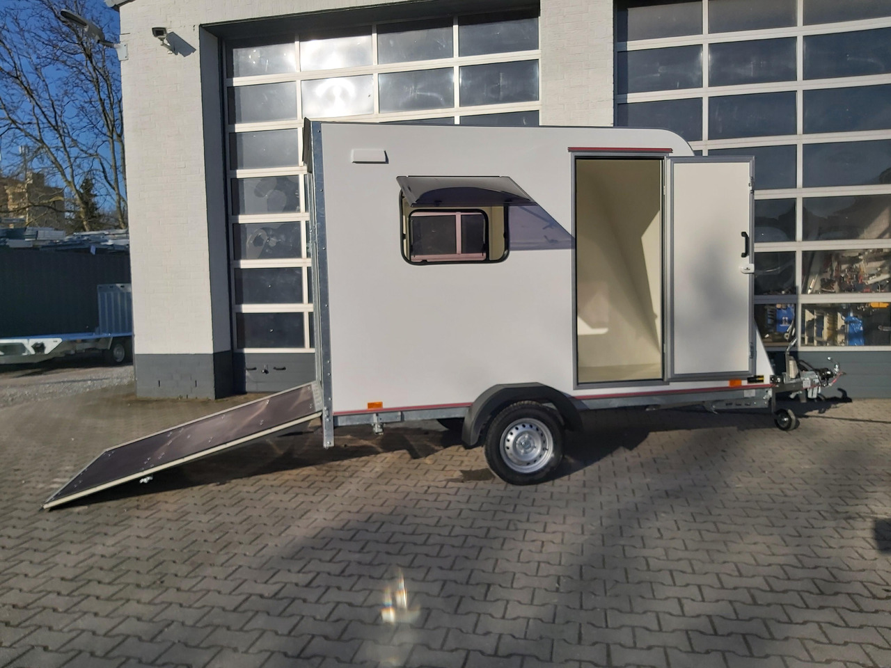Kargo Camp TFS S Midi+ 320x150x180cm aero Seitentür Rampe Fenster+ 230V 12V 750kg Bremse 100km/H - Wohnwagen: das Bild 1 Kargo Camp TFS S Midi+ 320x150x180cm aero Seitentür Rampe Fenster+ 230V 12V 750kg Bremse 100km/H - Wohnwagen: das Bild 1