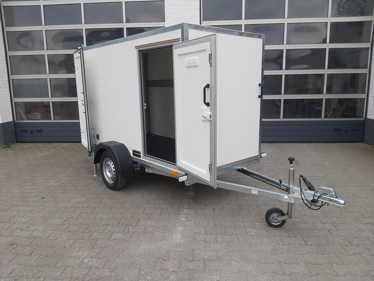 Kargo TFD 250.00 250x125x150cm Seitentür Zurrsystem (S) 100km/H 750kg Abverkauf - Koffer Anhänger: das Bild 1 Kargo TFD 250.00 250x125x150cm Seitentür Zurrsystem (S) 100km/H 750kg Abverkauf - Koffer Anhänger: das Bild 1