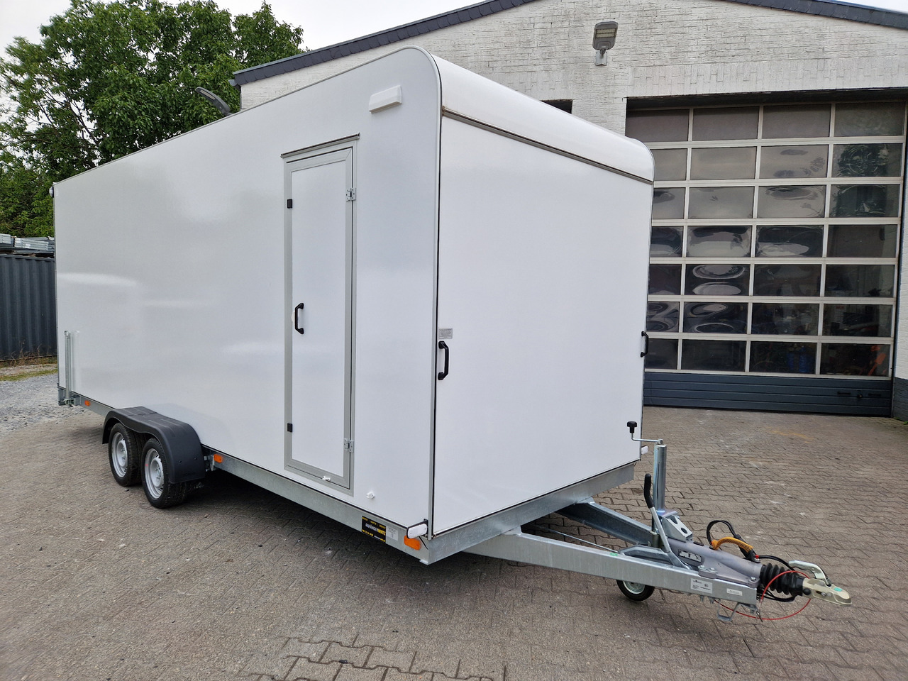 Koffer TFS 600T.01 3500 600x200x210cm aero Heckrampe Seitentür IL (XXL) 100km/H 3500kg - Koffer Anhänger: das Bild 1 Koffer TFS 600T.01 3500 600x200x210cm aero Heckrampe Seitentür IL (XXL) 100km/H 3500kg - Koffer Anhänger: das Bild 1