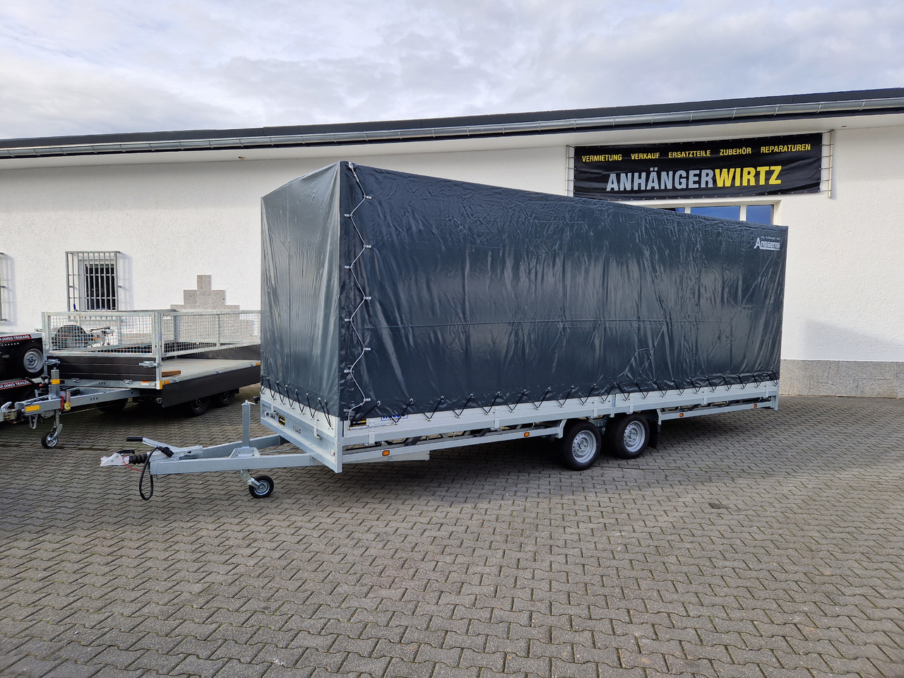 MEDAX - 2 3000 611x203x210cm Hochplane 12" niedrig Fahrwerk 3000kg - Planenanhänger: das Bild 2 MEDAX - 2 3000 611x203x210cm Hochplane 12" niedrig Fahrwerk 3000kg - Planenanhänger: das Bild 2