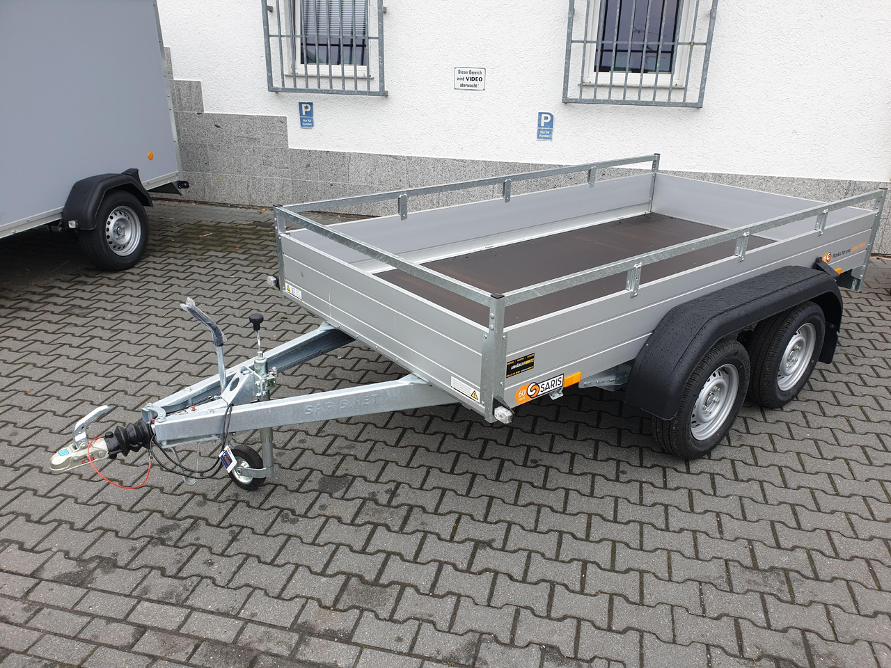 Saris Anhänger FW2000 McAlu Pro MP 305x155x45cm Auffahrrampen (M) 2000kg Winter Aktion - Pritschenanhänger/ Plattformanhänger: das Bild 5 Saris Anhänger FW2000 McAlu Pro MP 305x155x45cm Auffahrrampen (M) 2000kg Winter Aktion - Pritschenanhänger/ Plattformanhänger: das Bild 5