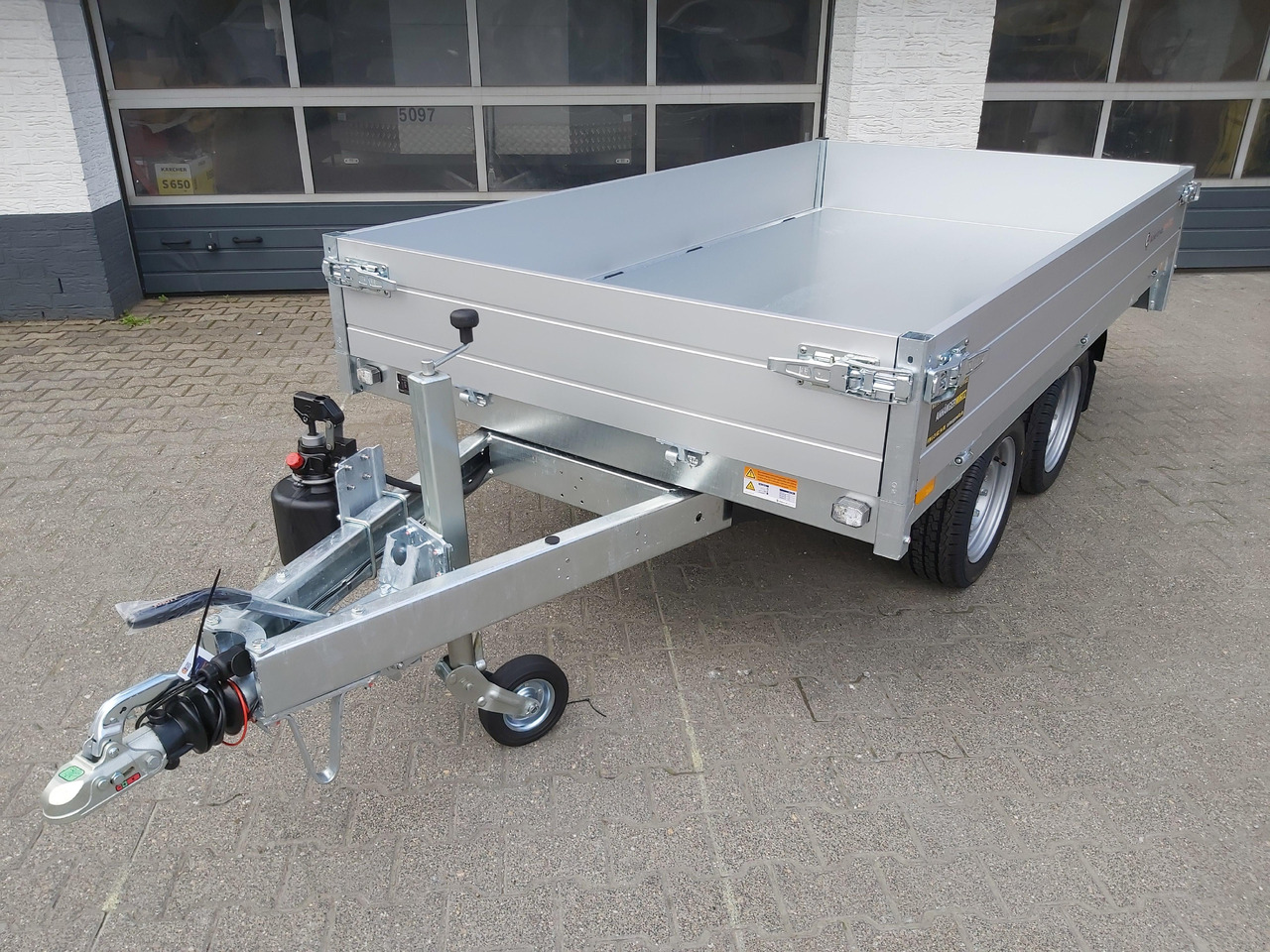 Saris Kipper K1 276 150 2700 2 276x150x30cm silver Handpumpe 13" (S) 2700kg Januar Aktion - Kipper Anhänger: das Bild 4 Saris Kipper K1 276 150 2700 2 276x150x30cm silver Handpumpe 13" (S) 2700kg Januar Aktion - Kipper Anhänger: das Bild 4