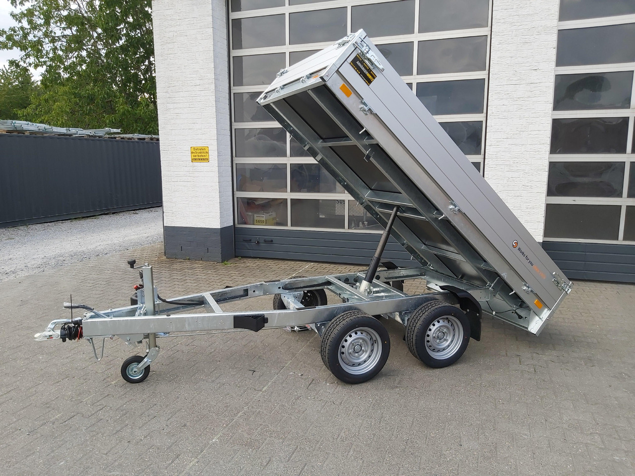 Saris Kipper K1 276 150 2700 2 276x150x30cm silver Handpumpe 13" (S) 2700kg Januar Aktion - Kipper Anhänger: das Bild 1 Saris Kipper K1 276 150 2700 2 276x150x30cm silver Handpumpe 13" (S) 2700kg Januar Aktion - Kipper Anhänger: das Bild 1