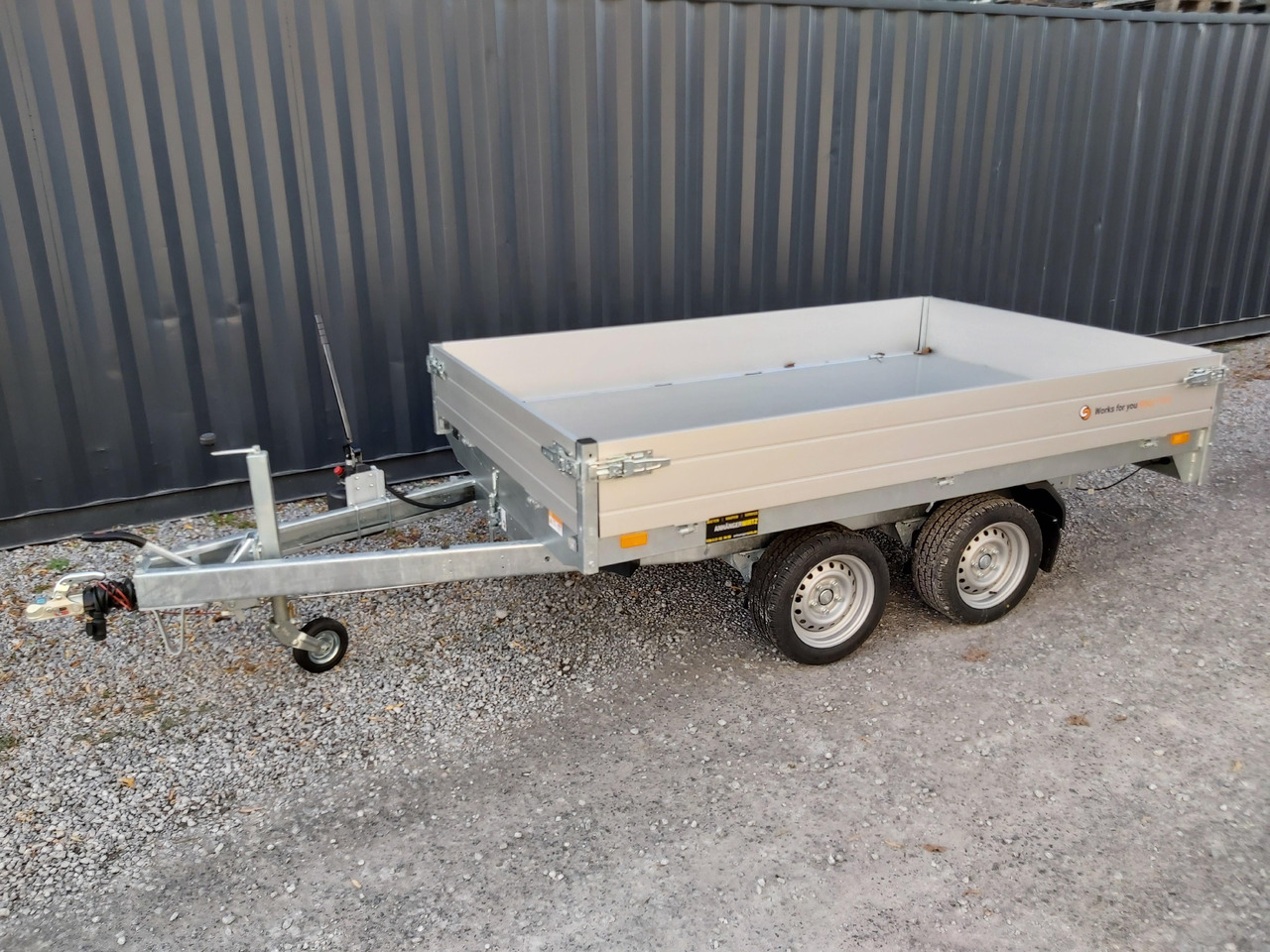 Saris Kipper K1 276 170 2700 2 276x170x30cm Handpumpe 13" 2700kg - Kipper Anhänger: das Bild 1 Saris Kipper K1 276 170 2700 2 276x170x30cm Handpumpe 13" 2700kg - Kipper Anhänger: das Bild 1