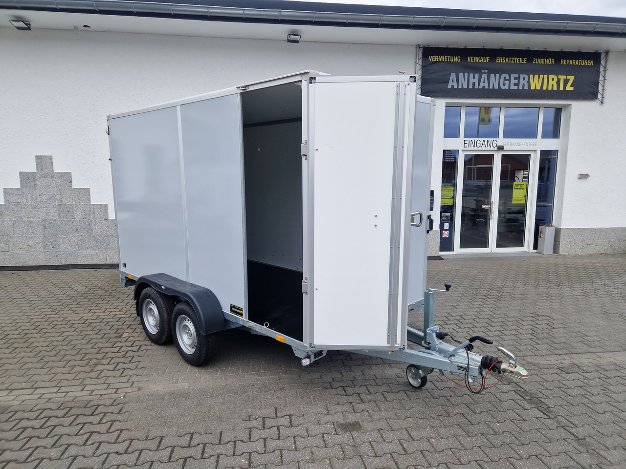 Saris Koffer GO 356 169 200 2700 2 356x169x200cm Hecktüren Seitentür grau GFK (L) 2700kg - Koffer Anhänger: das Bild 1 Saris Koffer GO 356 169 200 2700 2 356x169x200cm Hecktüren Seitentür grau GFK (L) 2700kg - Koffer Anhänger: das Bild 1