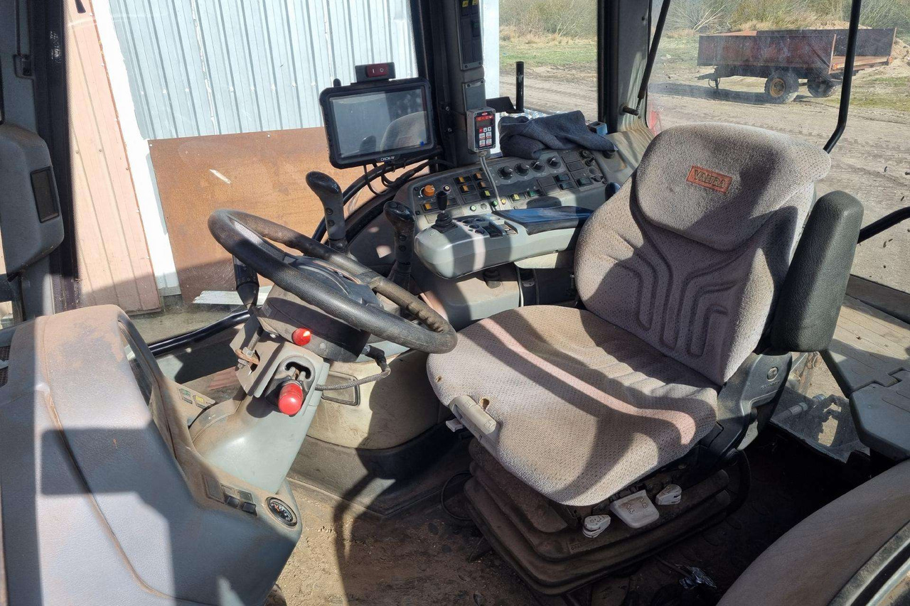 Traktor Valtra T190: das Bild 9