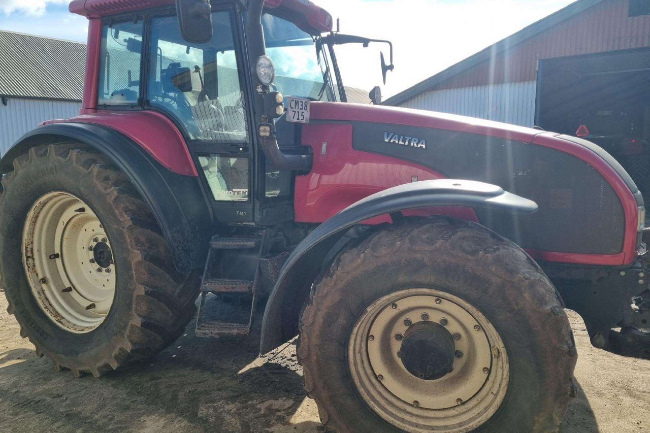 Valtra T190 - Traktor: das Bild 3 Valtra T190 - Traktor: das Bild 3