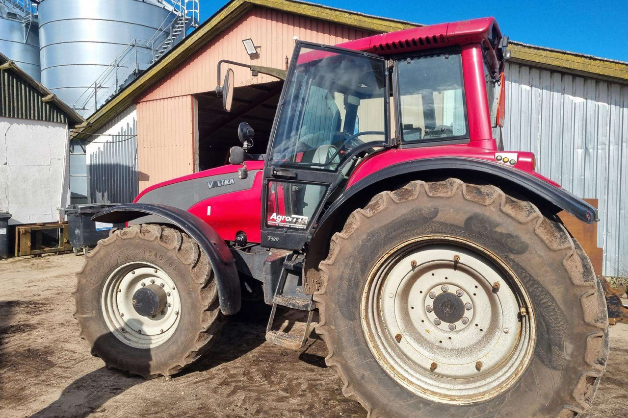 Valtra T190 - Traktor: das Bild 4 Valtra T190 - Traktor: das Bild 4