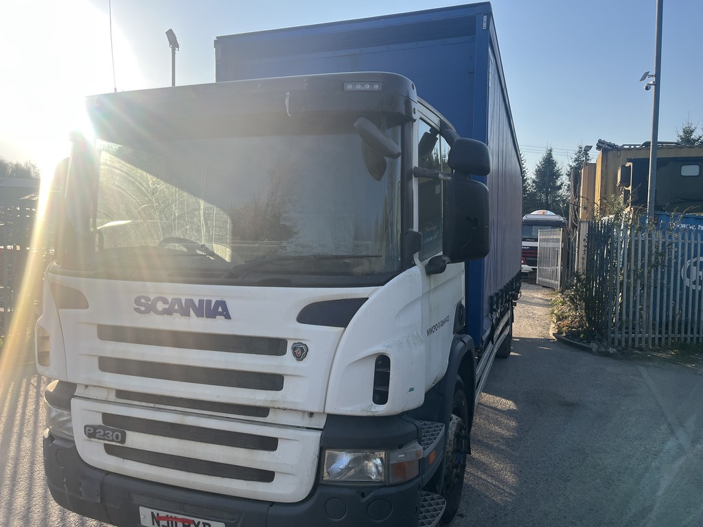 Scania P230 4x2 Curtain side - Plane LKW: das Bild 2 Scania P230 4x2 Curtain side - Plane LKW: das Bild 2