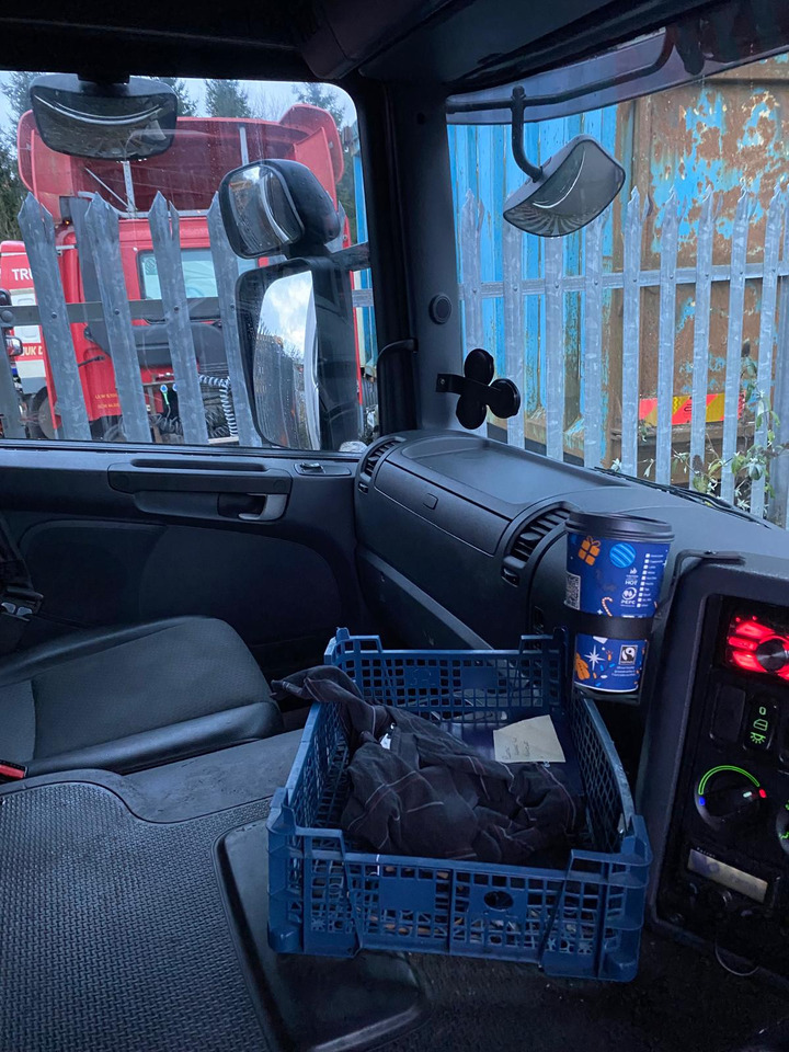 Scania P230 4x2 - Koffer Transporter: das Bild 5 Scania P230 4x2 - Koffer Transporter: das Bild 5