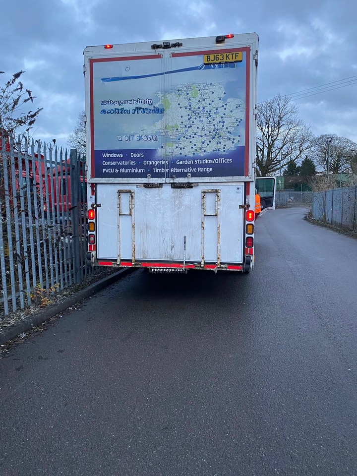 Scania P230 4x2 - Koffer Transporter: das Bild 4 Scania P230 4x2 - Koffer Transporter: das Bild 4