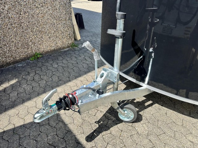 Cheval Liberte Debon Roadster 300, C300 Sandwich + Türe 1300 kg, 100 km/h, 300x155x190cm - Koffer Anhänger: das Bild 2 Cheval Liberte Debon Roadster 300, C300 Sandwich + Türe 1300 kg, 100 km/h, 300x155x190cm - Koffer Anhänger: das Bild 2