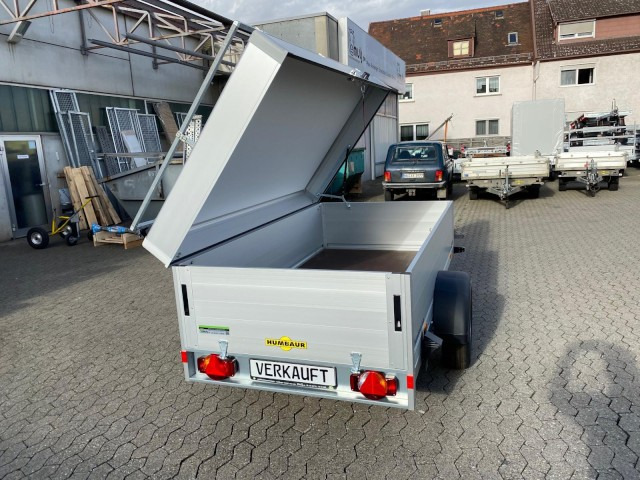 Humbaur HA 132513-5 mit Holz-Alu Deckel mit Reling 1300 kg, 2510 x 1310 x 500mm, 100 km/h - PKW Anhänger: das Bild 1 Humbaur HA 132513-5 mit Holz-Alu Deckel mit Reling 1300 kg, 2510 x 1310 x 500mm, 100 km/h - PKW Anhänger: das Bild 1
