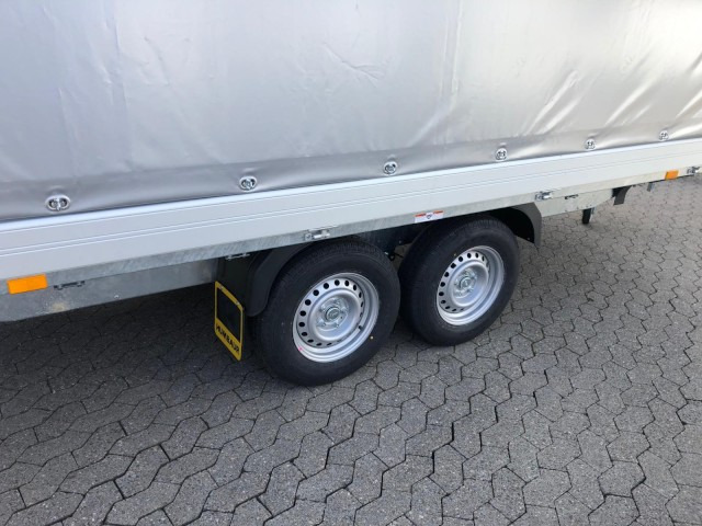 Humbaur HT 354121 Hochlader mit Hochplane 220 cm, 100 km/h 3,5 to. 4100 x 2100 x 350 mm - PKW Anhänger: das Bild 5 Humbaur HT 354121 Hochlader mit Hochplane 220 cm, 100 km/h 3,5 to. 4100 x 2100 x 350 mm - PKW Anhänger: das Bild 5