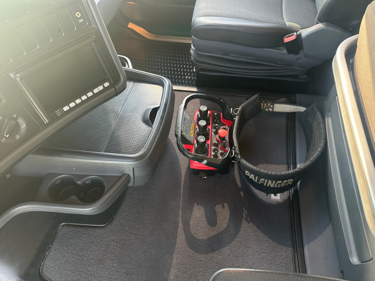 Pritsche LKW, Autokran SCANIA R 480 6x2 Palfinger 16502: das Bild 9