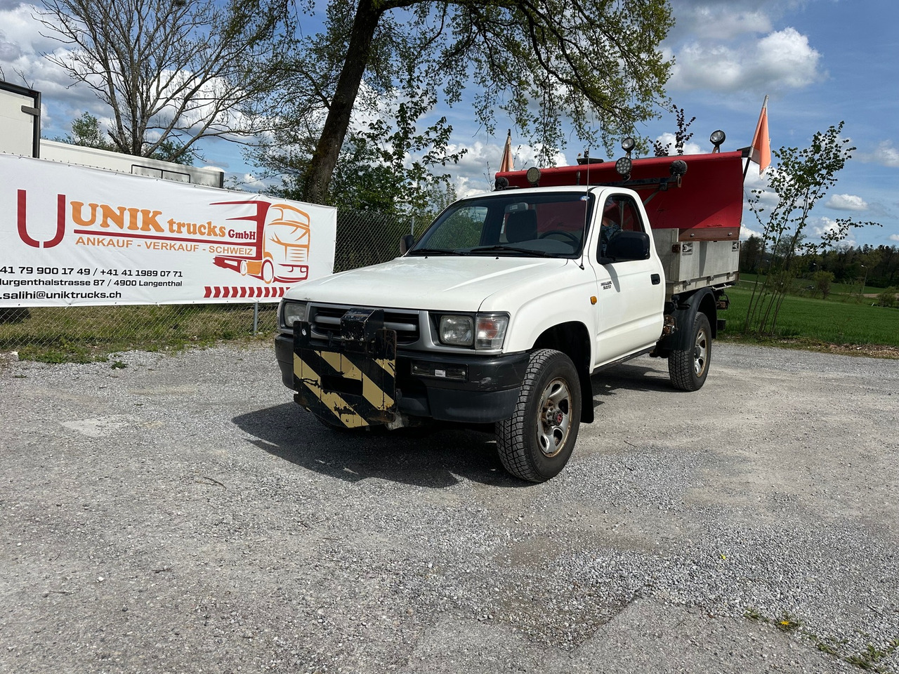 TOYOTA Hilux 4WD 4x4 Winterdienst Kipper - Kipper Transporter: das Bild 1 TOYOTA Hilux 4WD 4x4 Winterdienst Kipper - Kipper Transporter: das Bild 1