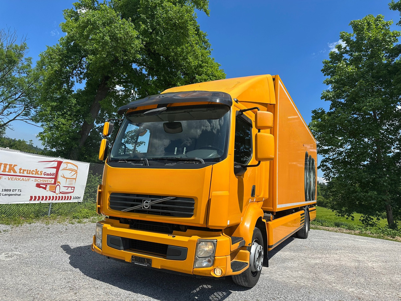 VOLVO FL 2404x2 - Koffer LKW: das Bild 1 VOLVO FL 2404x2 - Koffer LKW: das Bild 1