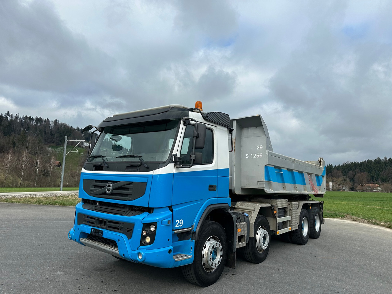 VOLVO FMX 420 8x4 - Seil Abrollkipper: das Bild 1 VOLVO FMX 420 8x4 - Seil Abrollkipper: das Bild 1