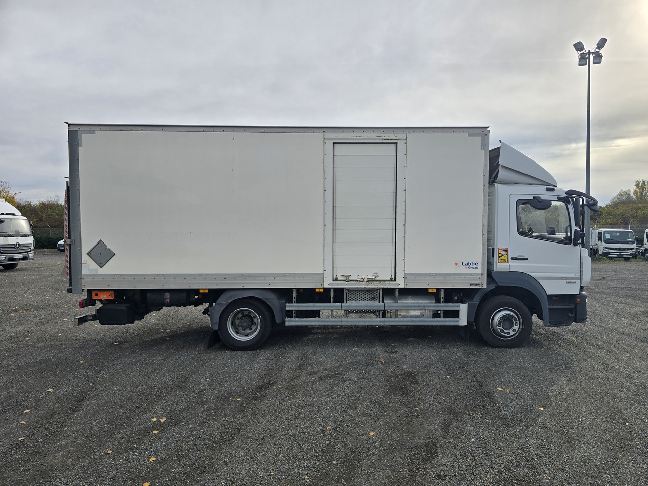 MERCEDES-BENZ Atego 1218 - Box - LIFT - SIDE DOOR - ADR - Koffer LKW: das Bild 3 MERCEDES-BENZ Atego 1218 - Box - LIFT - SIDE DOOR - ADR - Koffer LKW: das Bild 3