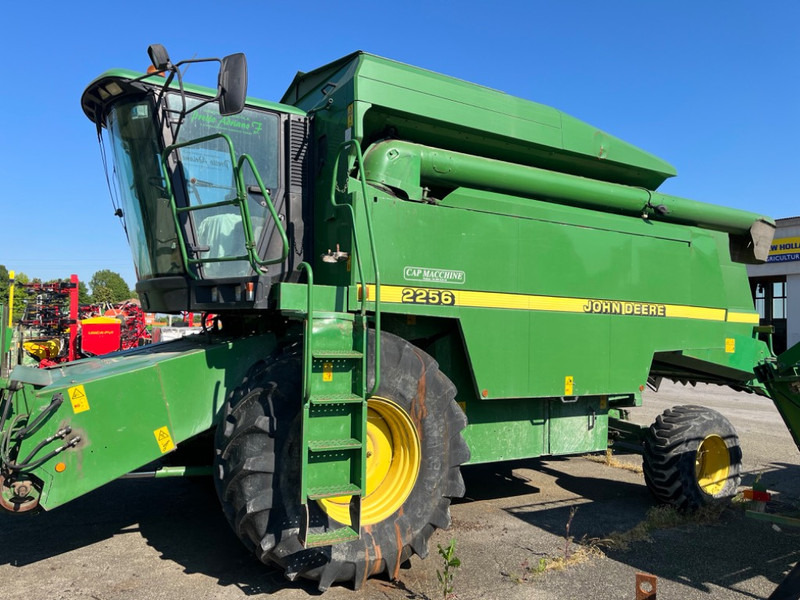 John Deere 2256 - Mähdrescher: das Bild 1 John Deere 2256 - Mähdrescher: das Bild 1