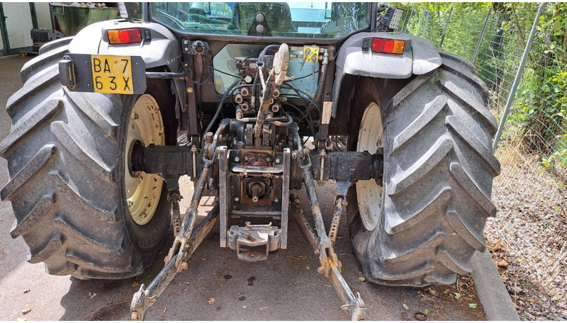 New Holland TN 95 D A - Traktor: das Bild 4 New Holland TN 95 D A - Traktor: das Bild 4